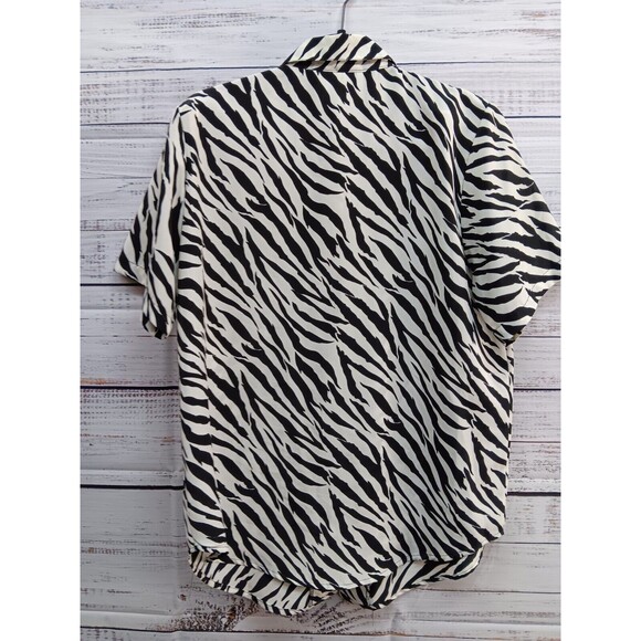 Truffles Blouse Women's Medium Zebra Print Short Sleeve Button Up Collared - Picture 2 of 7